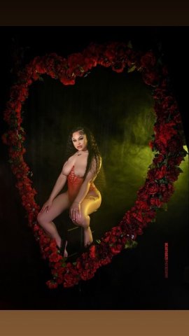 Kansas City Missouri Fun-Sized Female Escort, 5 Star Barbie - 1