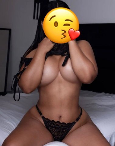 Paola — Mulata Voluptuosa con Pechos Naturales - 1