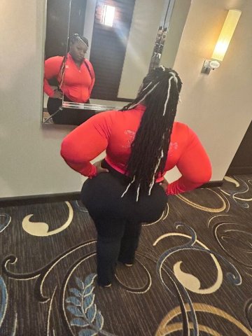 Discreet Fetish-Friendly Female Escort in St. Louis — GFE & Face Sitting - 1