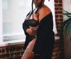 Discreet Fetish-Friendly Female Escort in St. Louis — GFE & Face Sitting - Image 4