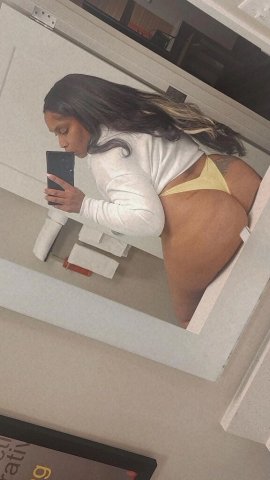 St. Louis Female Escort — Mixed Squirter Babe (30) - 1