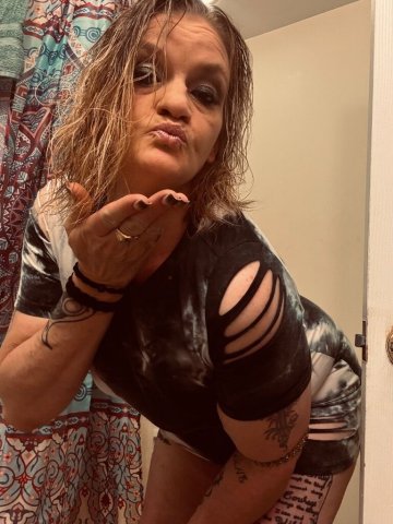 Greenville SC 41-Year-Old Thick White Female Escort — bald pussy, quick visits - 1