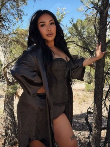 Discreet Female Escort in Orange County — Massage, Dinner Dates & Overnight - 1