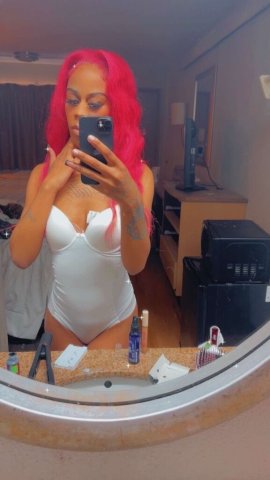 Facetime verified — Female escort in Cincinnati for throat, soft ass, and body petite - 1