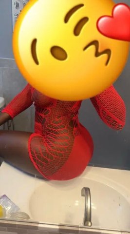 Charleston Female Escort — Outcalls, Petite & Freshly Showered - 1