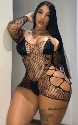 Valeria (28) Latina Female Escort — caricias y besos - 1