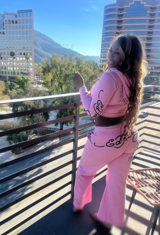Upscale Female Escort in Bakersfield — massage add-on, outcalls & late hours - 1