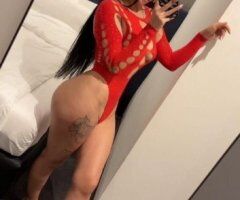 Sofa — Latina hermosa con cuerpo voluptuoso (pocos días) - Image 2