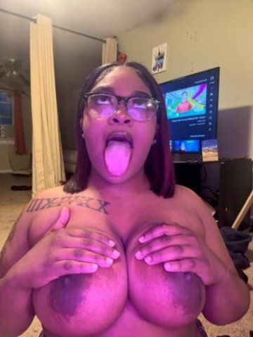 Detroit Female Escort — Carplay Top + BJ, Kissing, and Golden Showers - 1