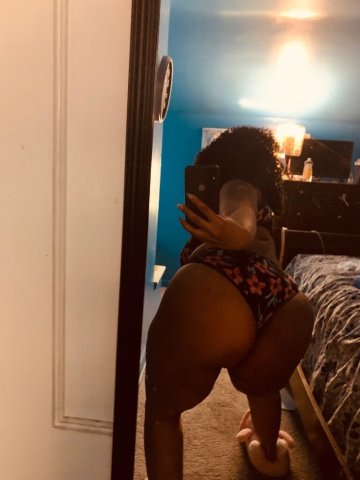 Maple Heights Female Escort — Incall available for discreet meetups - 1