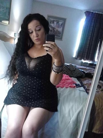 Petite Horny Party Girl for Incall, Outcall or Car Fun in Des Moines - 1