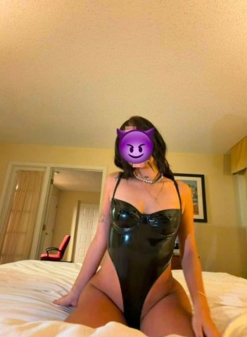 Everett WA: Latina recién llegada — Female Escort - 1