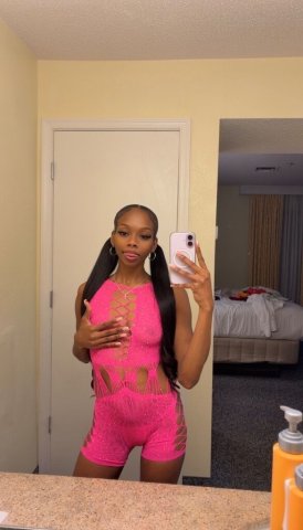 Petite Monai Marie escort (Saginaw, MI) — flirty package - 1