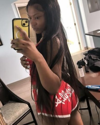 Manhattan Female Escort — Plug-in hookups, host at discreet upscale location - 1