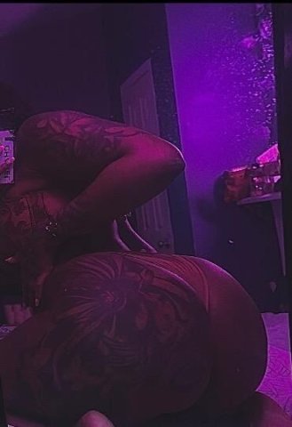 Milwaukee Female Escort — Incall, Outcall, Car Dates & Video Verification - 1