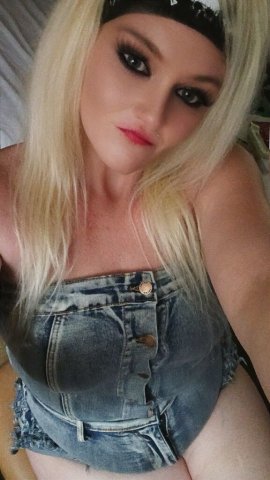 Greensboro NC Female Escort — Flirty teasing and curvy vibes - 1