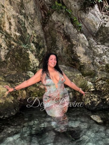 Crème de la Crème — BBW MiLF Dezi (Just Visiting 7/30–8/1) - 1