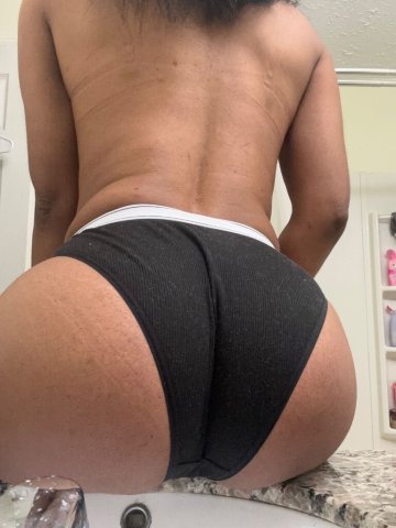Houston Female Escort — Handjob & Massage (Outcall Only) - 1