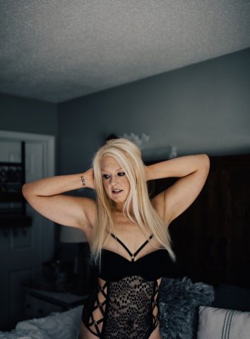 Curvy Blondie Escort Looking for Fun — 36 - 1