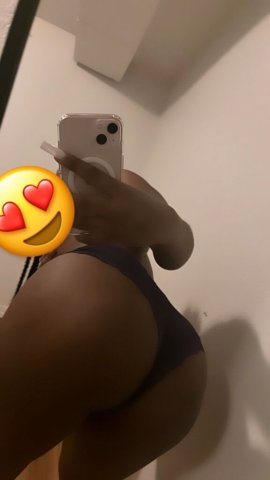 Petite & Creamy Escort — Carplay & Incall (Pictures Verified) - 1