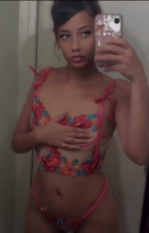 Everett WA Female Escort — Erotiс message, striptease & massage sessions - 1