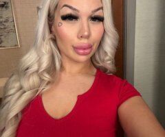 Seattle Blonde VIP Escort — Girl-Next-Door Style Experience - Image 2