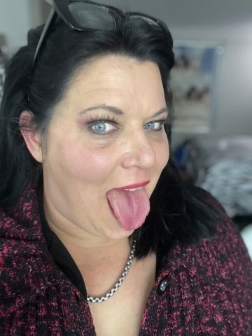 Discreet Louisville KY Female Escort — Taboo Roleplay & Throat Play - 1
