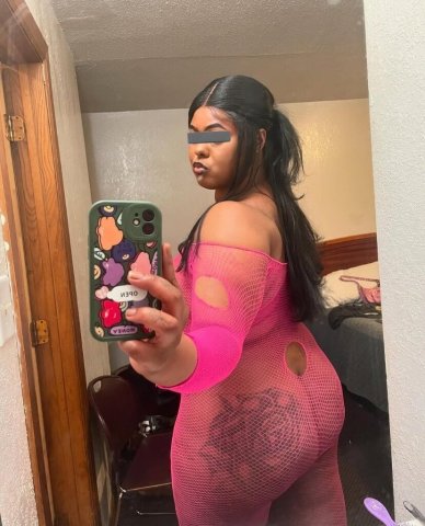 Milwaukee Female Escort — massage dates, outfit requests & virtual girlfriend experience - 1