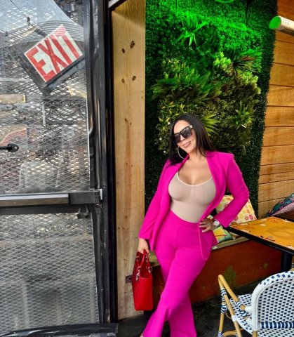 Sweet Latin Girl Escort — Sexy Body & WhatsApp Availability - 1