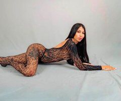 Latina de 23 años en Miami — elegante y femenina - Image 4
