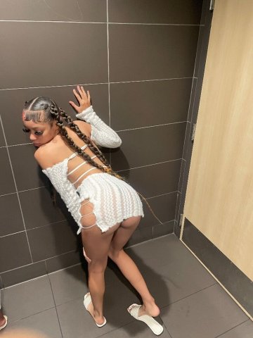 Oakland/East Bay Female Escort — Content & Feet Shows - 1