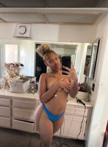 Sexy Caramel Thang (22) — Outcalls / Cardates in High Desert - 1