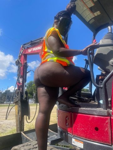 Norfolk Female Escort — Super freak certified eater - 1