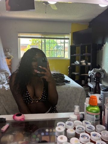 Chyna — Female Escort (Chicago) In-Call & Out-Calls, Cum-Ready Fun - 1