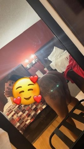 Milwaukee Slim Thick Escort — Incalls & Outcalls (Deposit Required) - 1