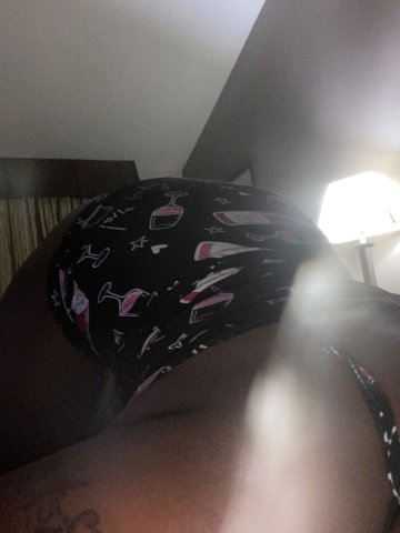 Louisville KY Female Escort — Overnight outcall, throat services - 1