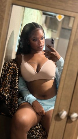 Pretty Face (23) — Petite Brownskin Escort in Tampa - 1