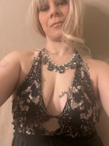 38-Year-Old Female Escort in Denver (Incalls 10am–6pm, Outcalls/Car Play) - 1
