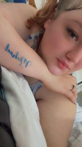 Scranton Plus Size Female Escort — Blue Eyes, No Makeup Needed - 1