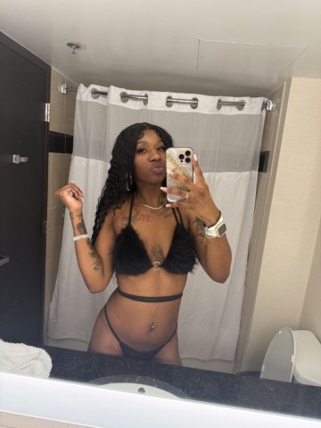 Slim-thick, curvy female escort (discreet, well presented) - 1