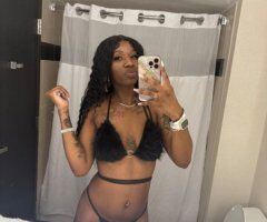 Indianapolis escorts - Slim-thick, curvy female escort (discreet, well presented)
