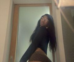 Slim-thick, curvy female escort (discreet, well presented) - Image 2