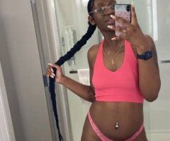 Slim-thick, curvy female escort (discreet, well presented) - Image 3