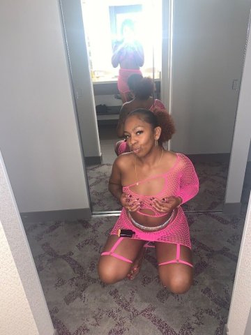 Incall Curvy Playmate With 2-Girl Specials, Roleplay & Massages - 1