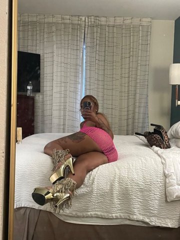 Austin TX Female Escort — Discreet & selective, premium time only - 1