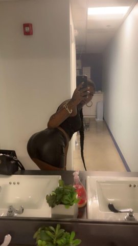 Philadelphia Female Escort — Slim Pretty Brownskin - 1