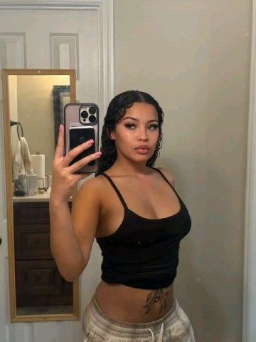 Palm Springs CA Female Escort — Outcall & In-call Car Dates - 1