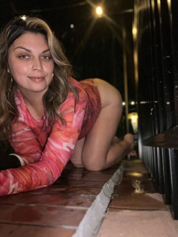 Britney — Curvy Petite Female Escort in Modesto (Outcalls) - 1