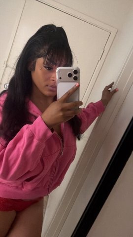 Slim, sexy, petite 21 — discreet feminine escort - 1