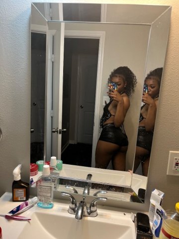 Petite female escort — Fort Worth TX FaceTime verification needed - 1